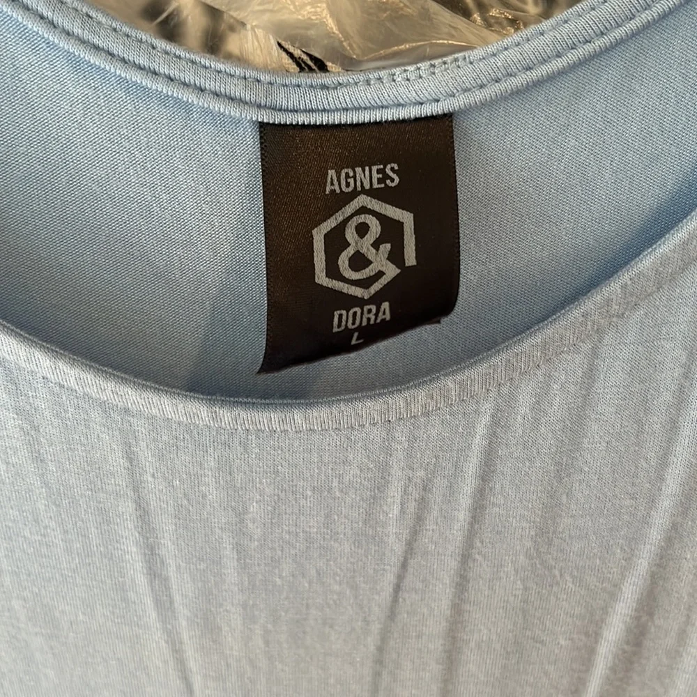 Agnes & Dora size large light blue front high low tee navy print back - Picture 4 of 16